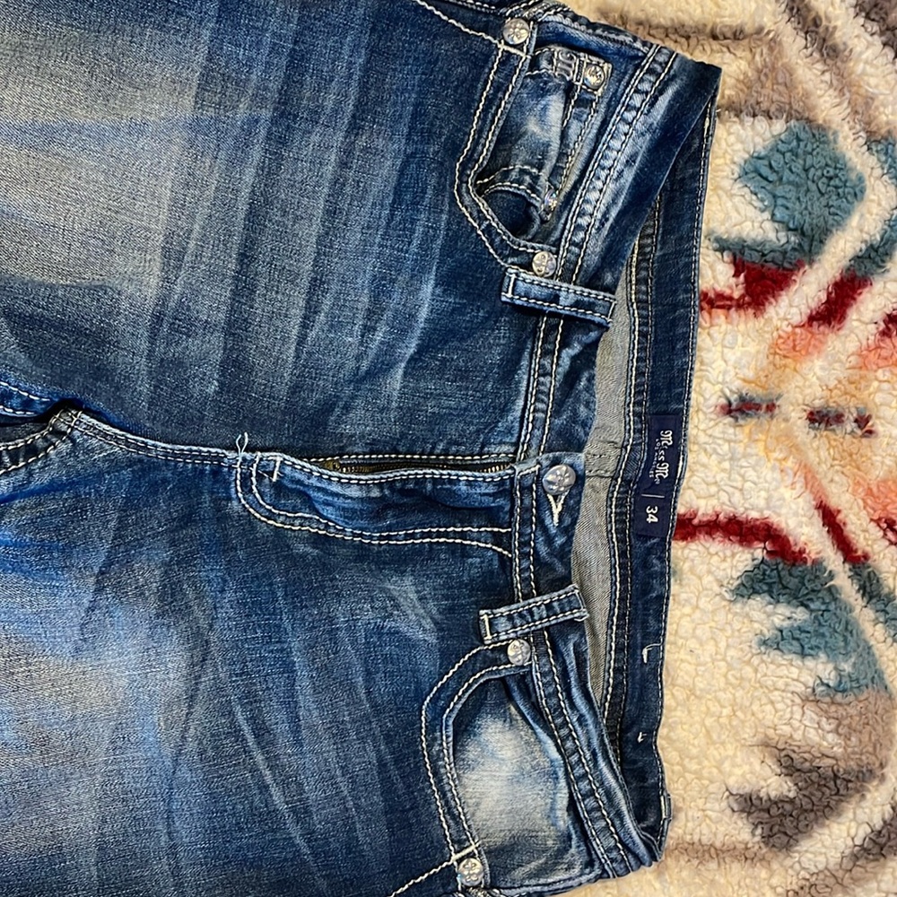Women’s miss me jeans size 34 in the color dark blue wash.